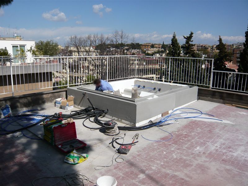 fasi di realizzazione minipiscina terrazzo