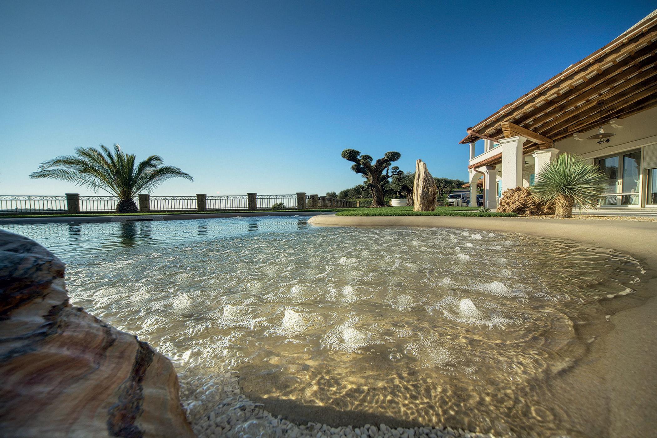 biopiscina di lusso fatta da Centro Italia