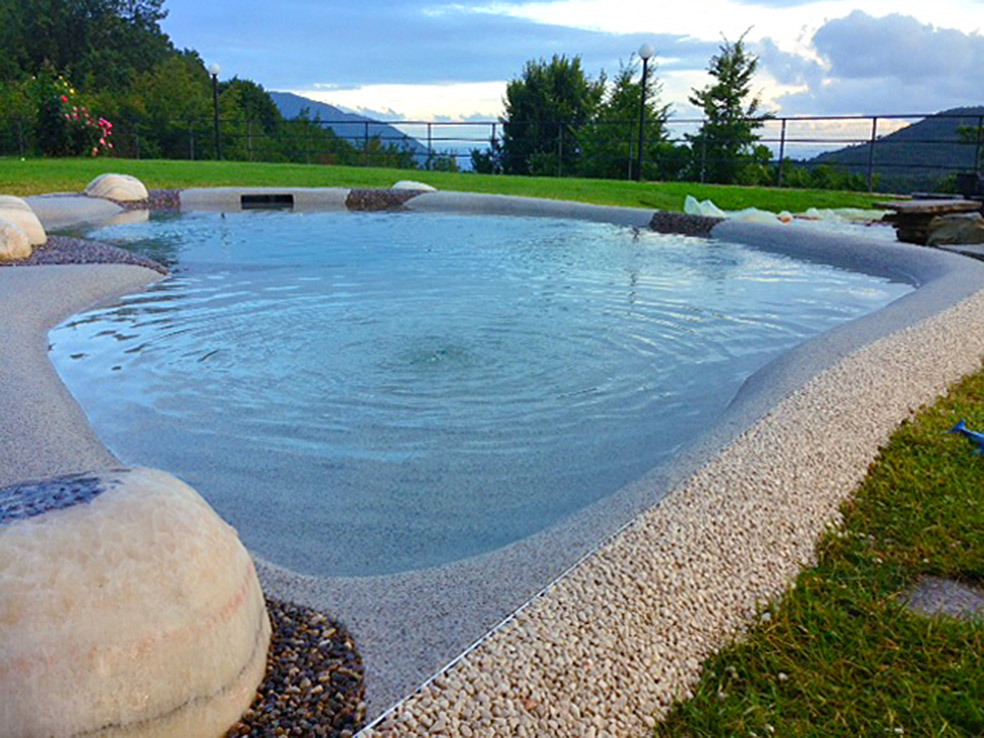 biopiscina con vista realizzata da Centro Italia