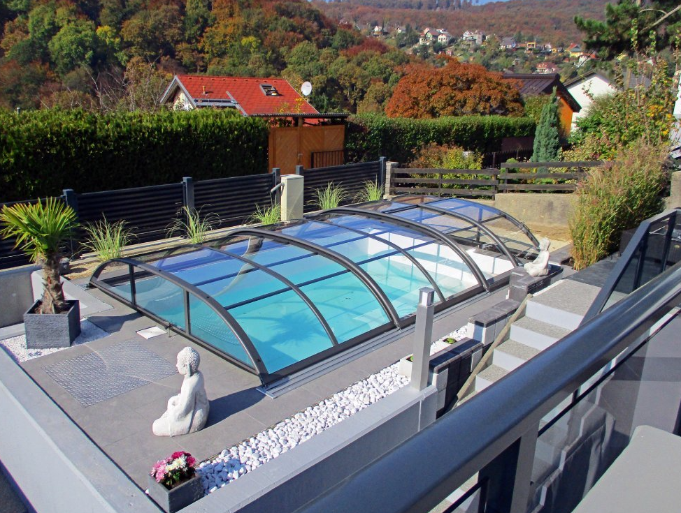 Piscina piccola per giardino su cemento