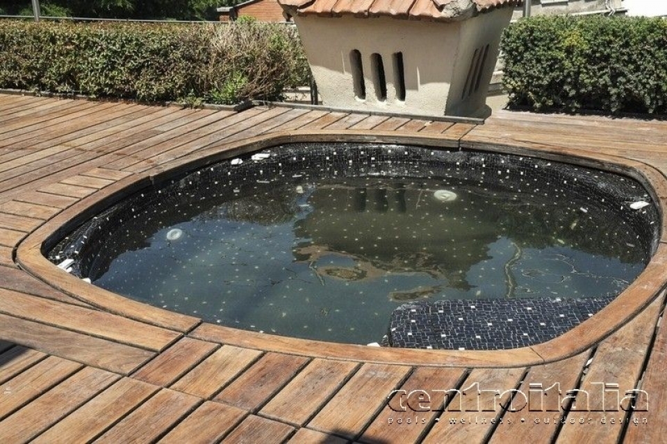 vasca idromassaggio in terrazzo