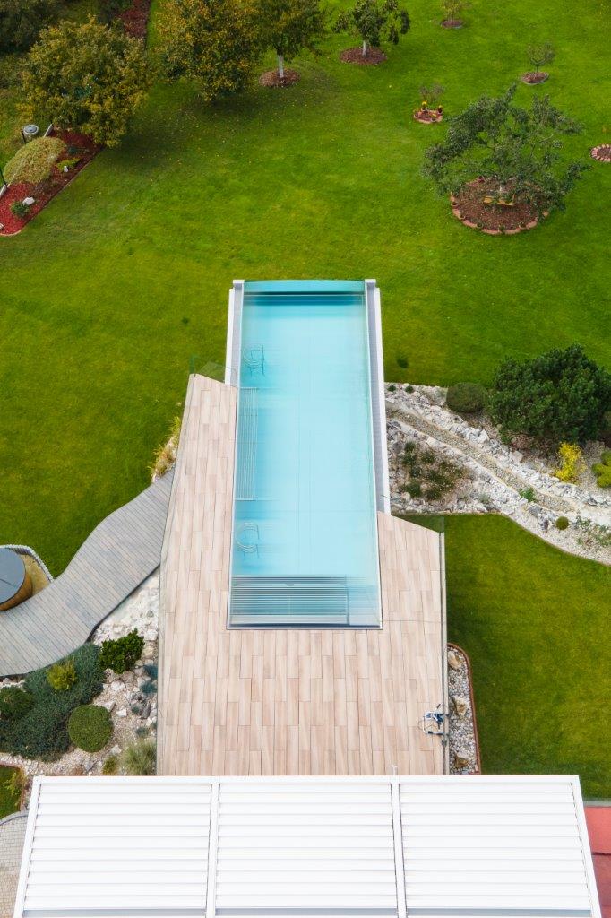 illuminazione e accessori piscina a sbalzo