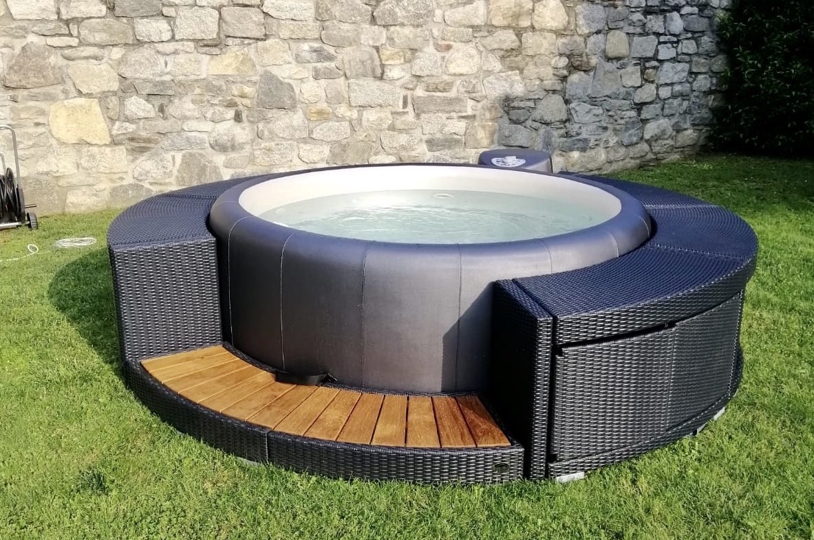 piscina su terreno in pendenza softub mobile